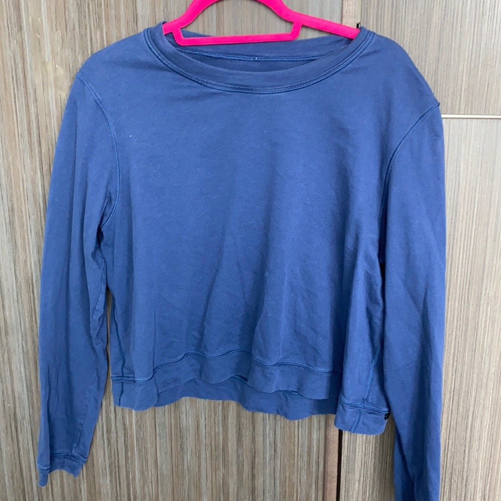 ALL OFFERS ACCEPTED!Lulu cropped long sleeve shirt
